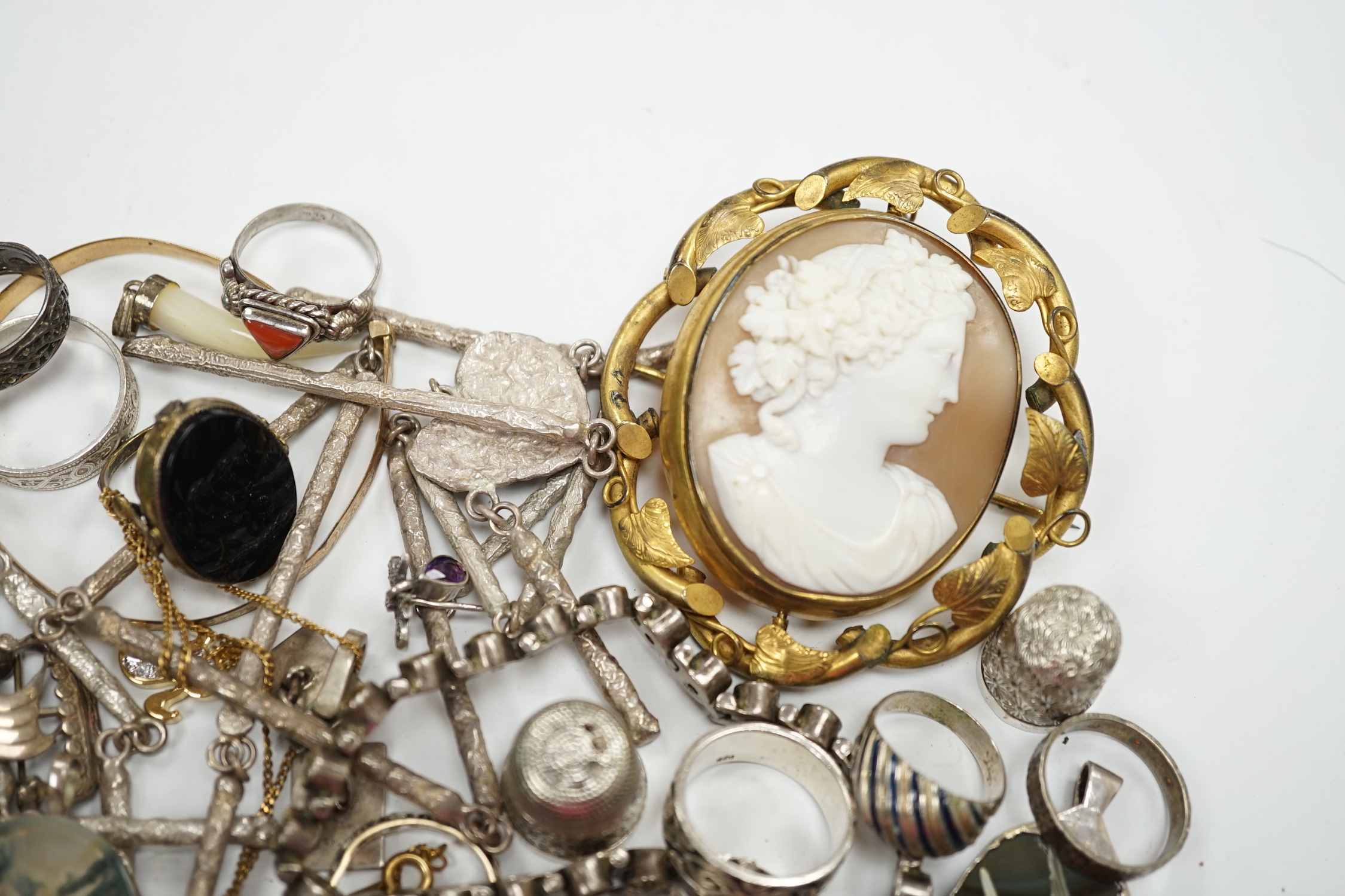A quantity of assorted mixed silver, jewellery and other items including a sterling and enamel drop pendant, coral, silver brooches, Norwegian sterling and enamel flower brooch, fountain pen, pencils, cufflinks, silver s